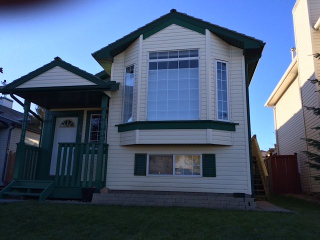 Calgary 3 bedrooms House for rent. Property photo: 10004-1