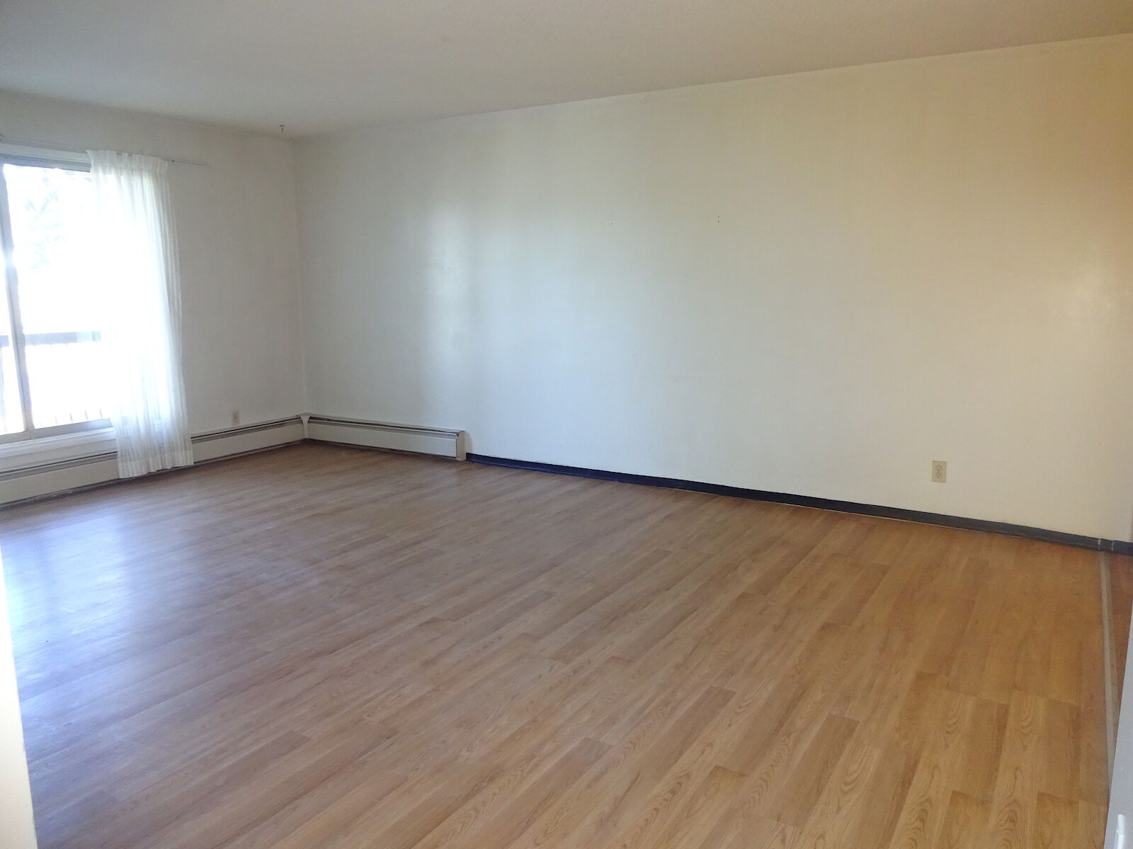 Calgary 2 bedrooms Apartment for rent. Property photo: 100152-1