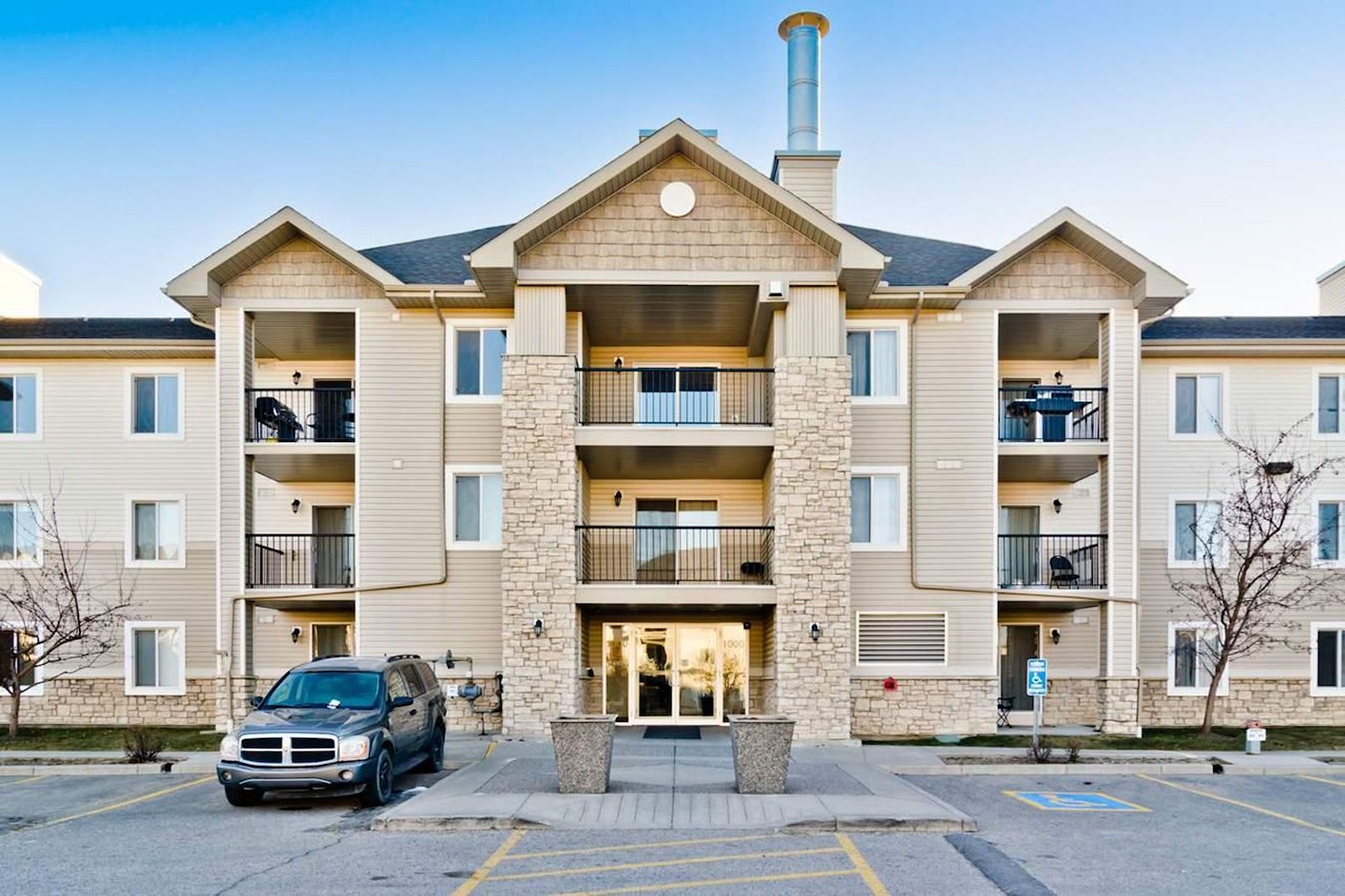 Calgary 1 bedroom Condo Unit for rent. Property photo: 100735-1