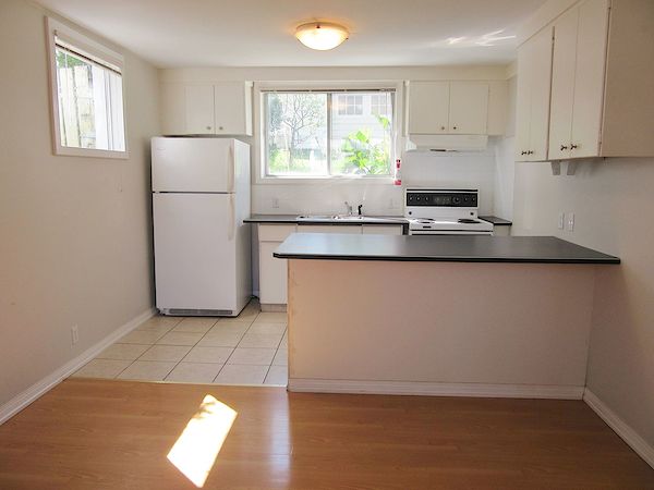 Calgary 3 bedrooms Basement for rent. Property photo: 101027-2