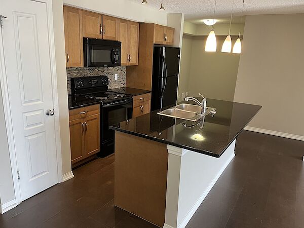 Calgary 2 + Den bedrooms Condo Unit for rent. Property photo: 103023-3