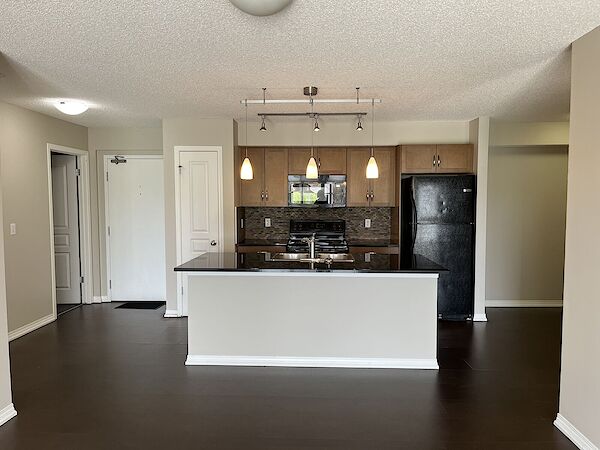 Calgary 2 + Den bedrooms Condo Unit for rent. Property photo: 103023-2