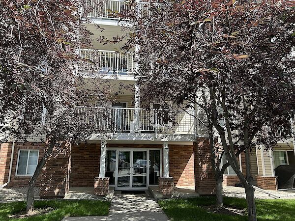 Front+of+building Calgary 2 + Den bedrooms Condo Unit for rent. Property photo: 103636-2