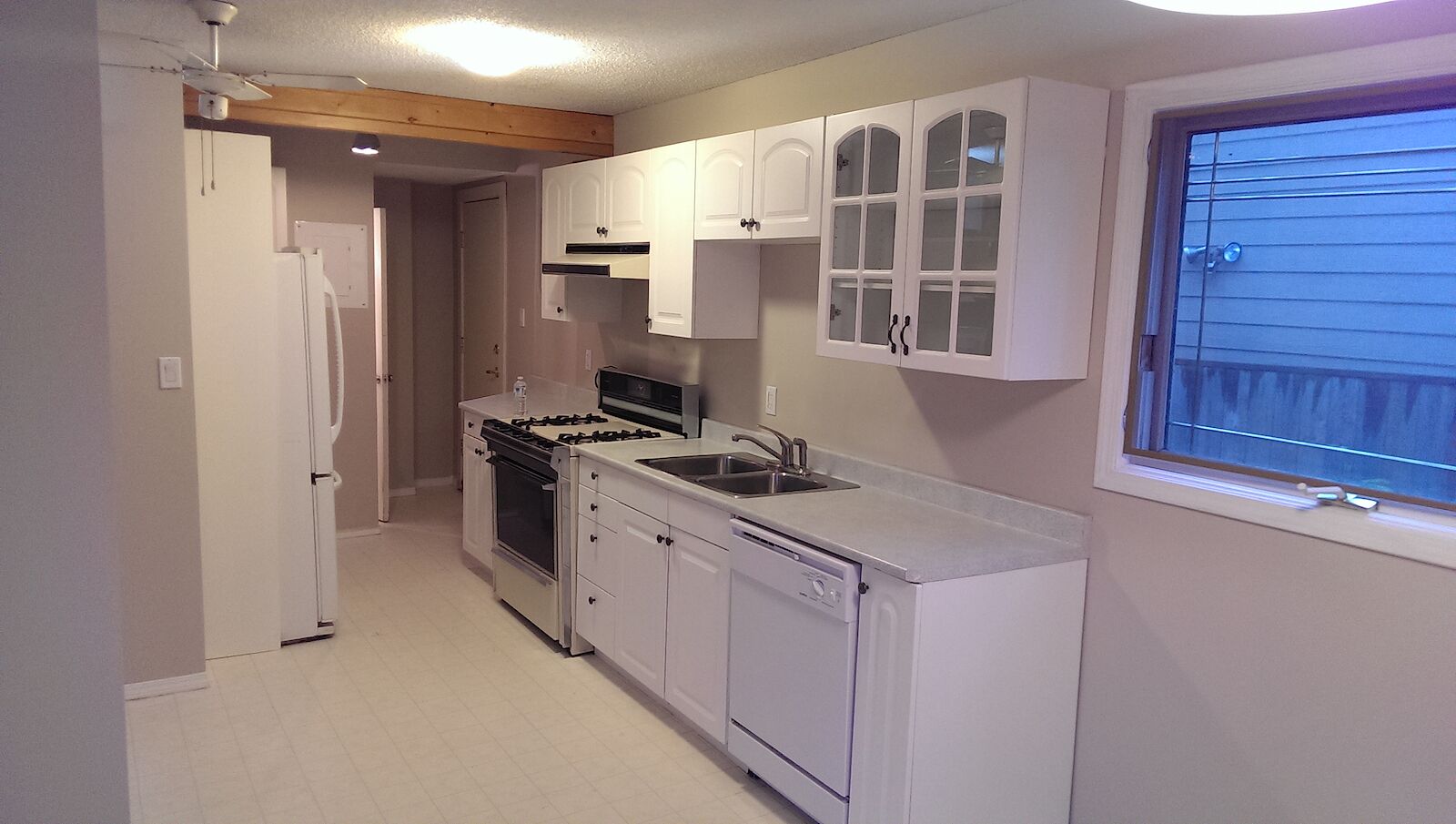 Calgary 4 bedrooms Duplex for rent. Property photo: 104161-1