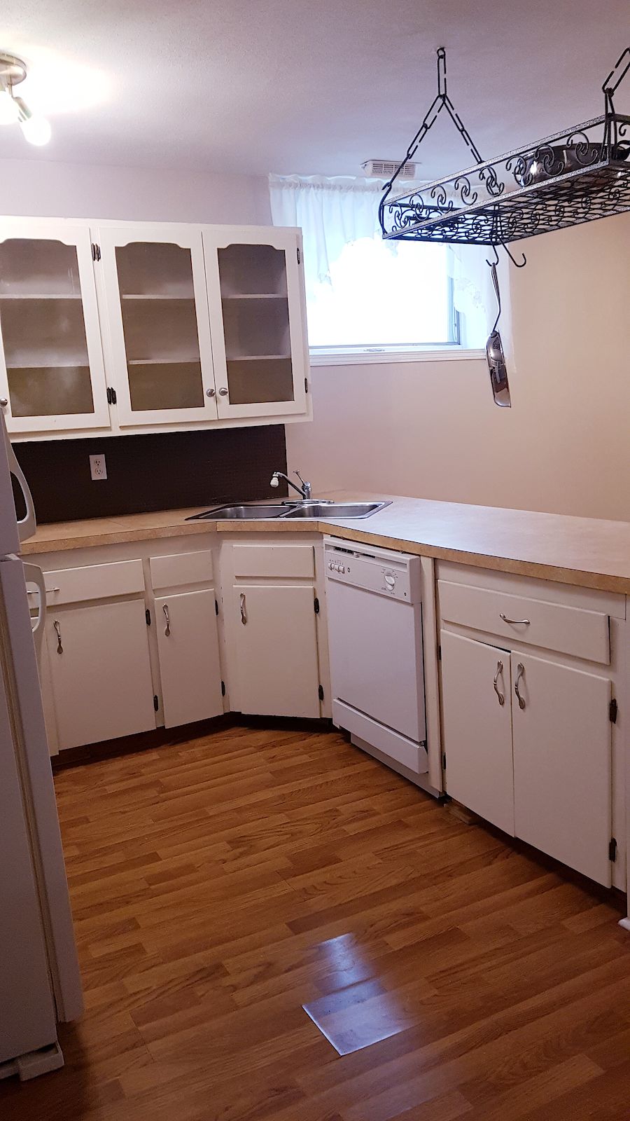 U-Shaped+Kitchen+with+Pot+Rack Calgary 2 bedrooms Basement for rent. Property photo: 105499-1
