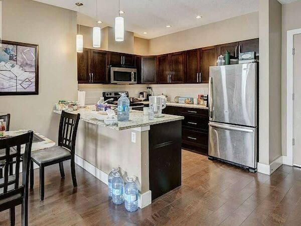 Calgary 3 bedrooms Condo Unit for rent. Property photo: 105652-2