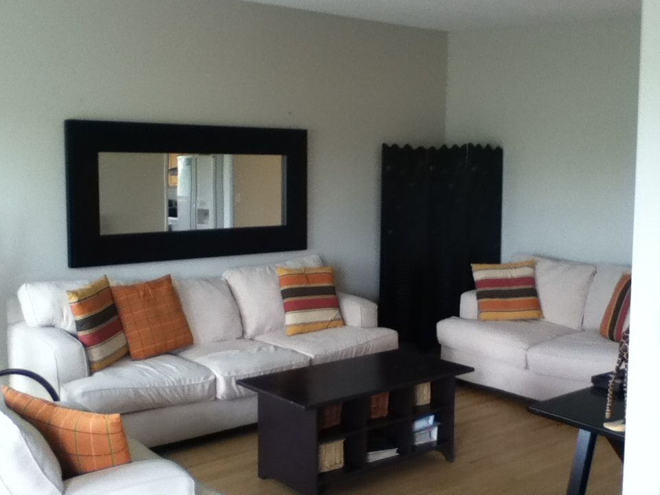 Living+room Calgary 4 + Den bedrooms Duplex for rent. Property photo: 105828-1