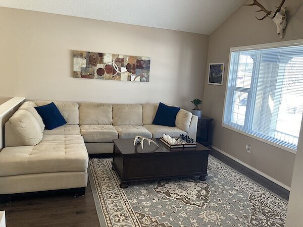 Cochrane 3 bedrooms Main Floor for rent. Property photo: 106124-2