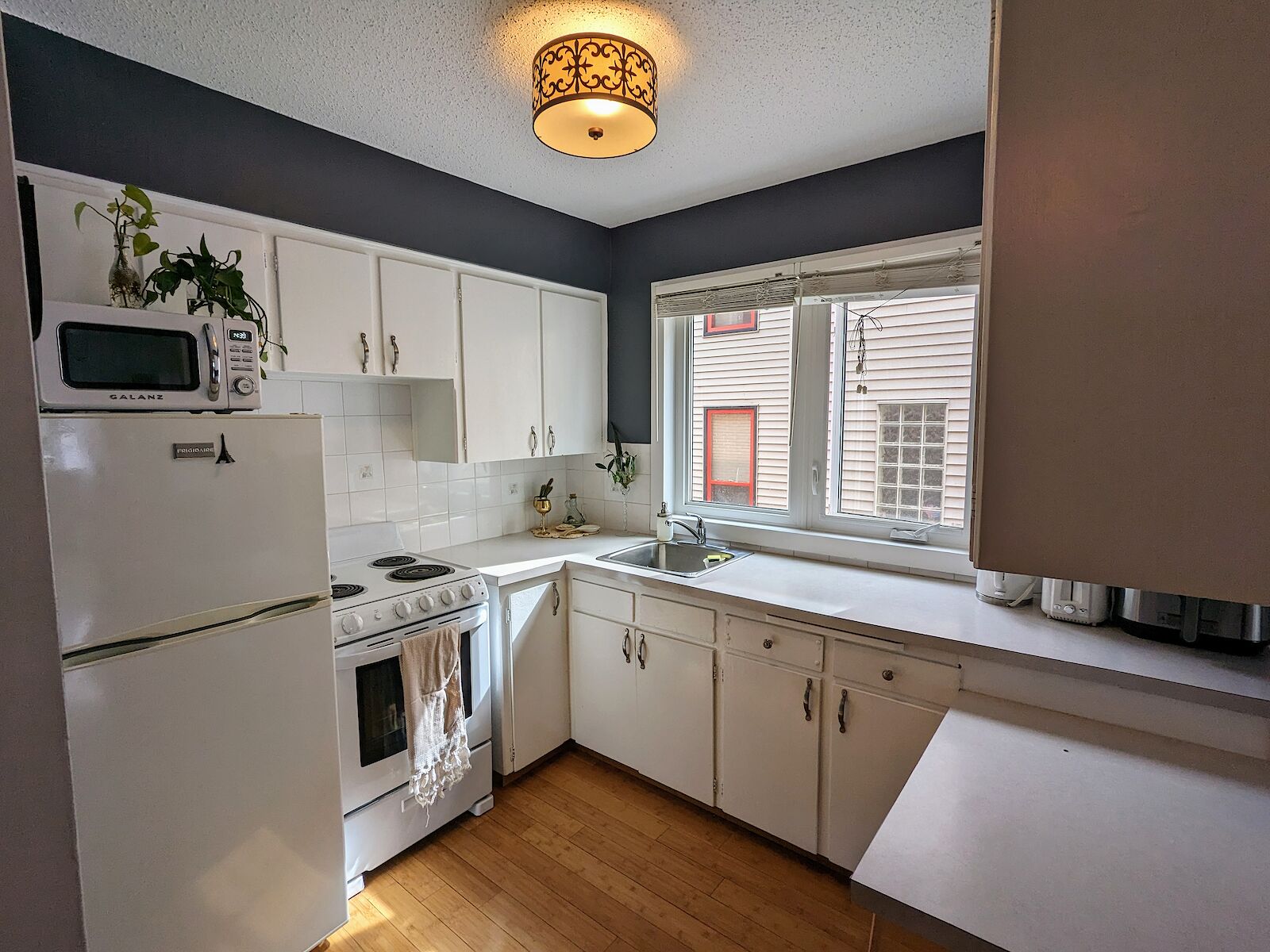 Calgary 1 bedroom Apartment for rent. Property photo: 10701-1
