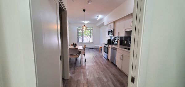 Calgary 1 bedroom Condo Unit for rent. Property photo: 109013-3