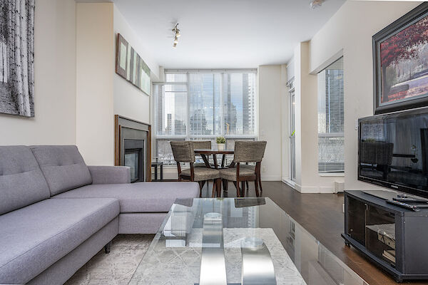 Calgary 2 + Den bedrooms Condo Unit for rent. Property photo: 109630-2