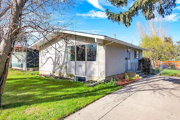 Calgary 4 bedrooms House for rent. Property photo: 110561-2
