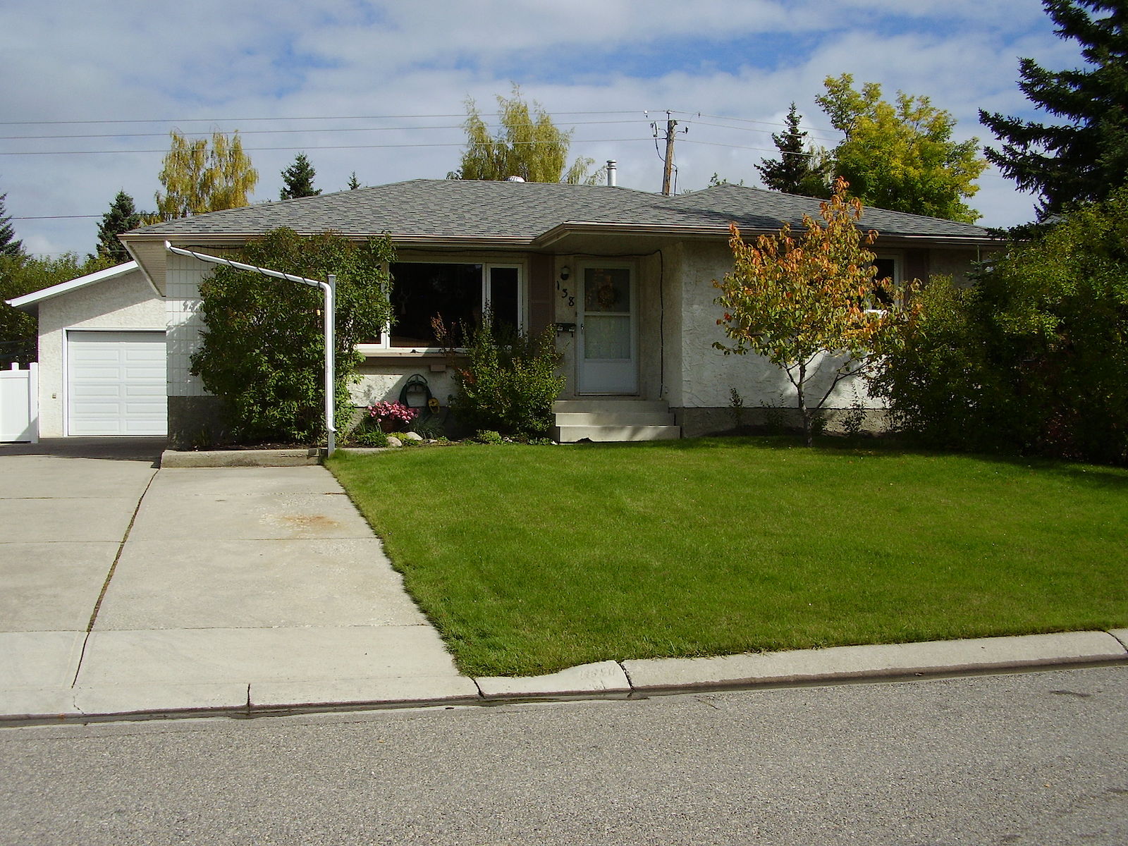 Calgary 1 bedroom Room For Rent for rent. Property photo: 112582-1