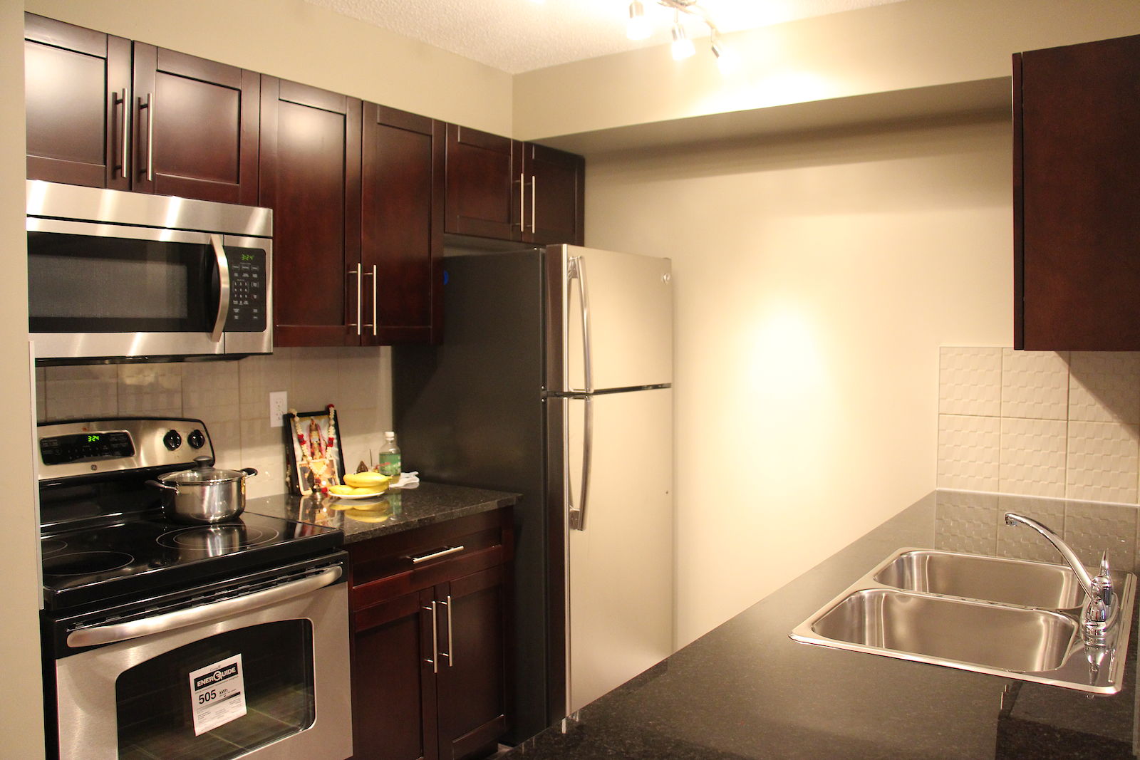 Calgary 2 bedrooms Apartment for rent. Property photo: 112628-1