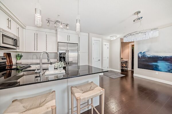 Calgary 2 + Den bedrooms Condo Unit for rent. Property photo: 114737-3