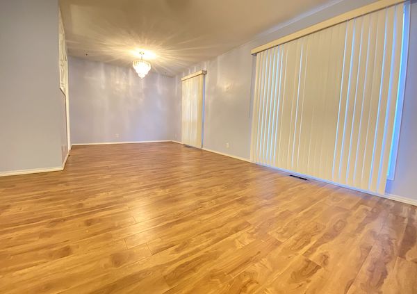 Calgary 5 bedrooms Duplex for rent. Property photo: 115568-2