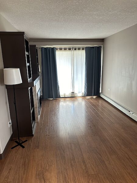 Calgary 1 bedroom Apartment for rent. Property photo: 120515-3