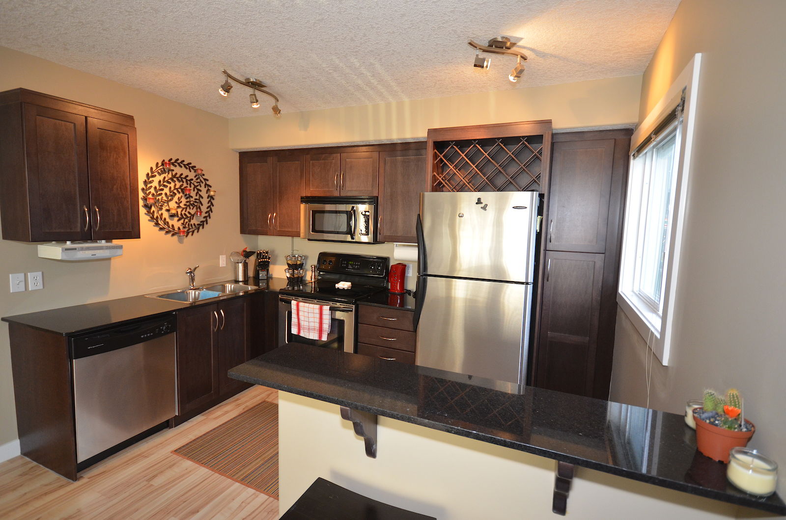 Calgary 1 bedroom Condo Unit for rent. Property photo: 121420-1