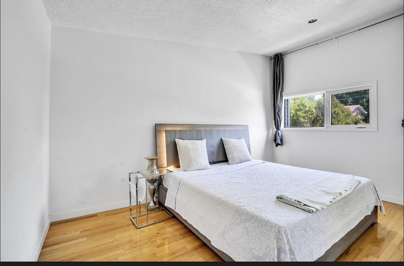 Calgary 4 bedrooms Duplex for rent. Property photo: 126867-1