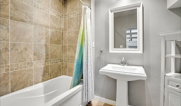 Calgary 4 bedrooms Duplex for rent. Property photo: 126867-3