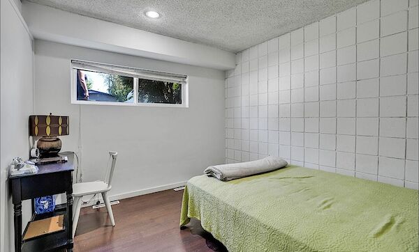 Calgary 4 bedrooms Duplex for rent. Property photo: 126867-2