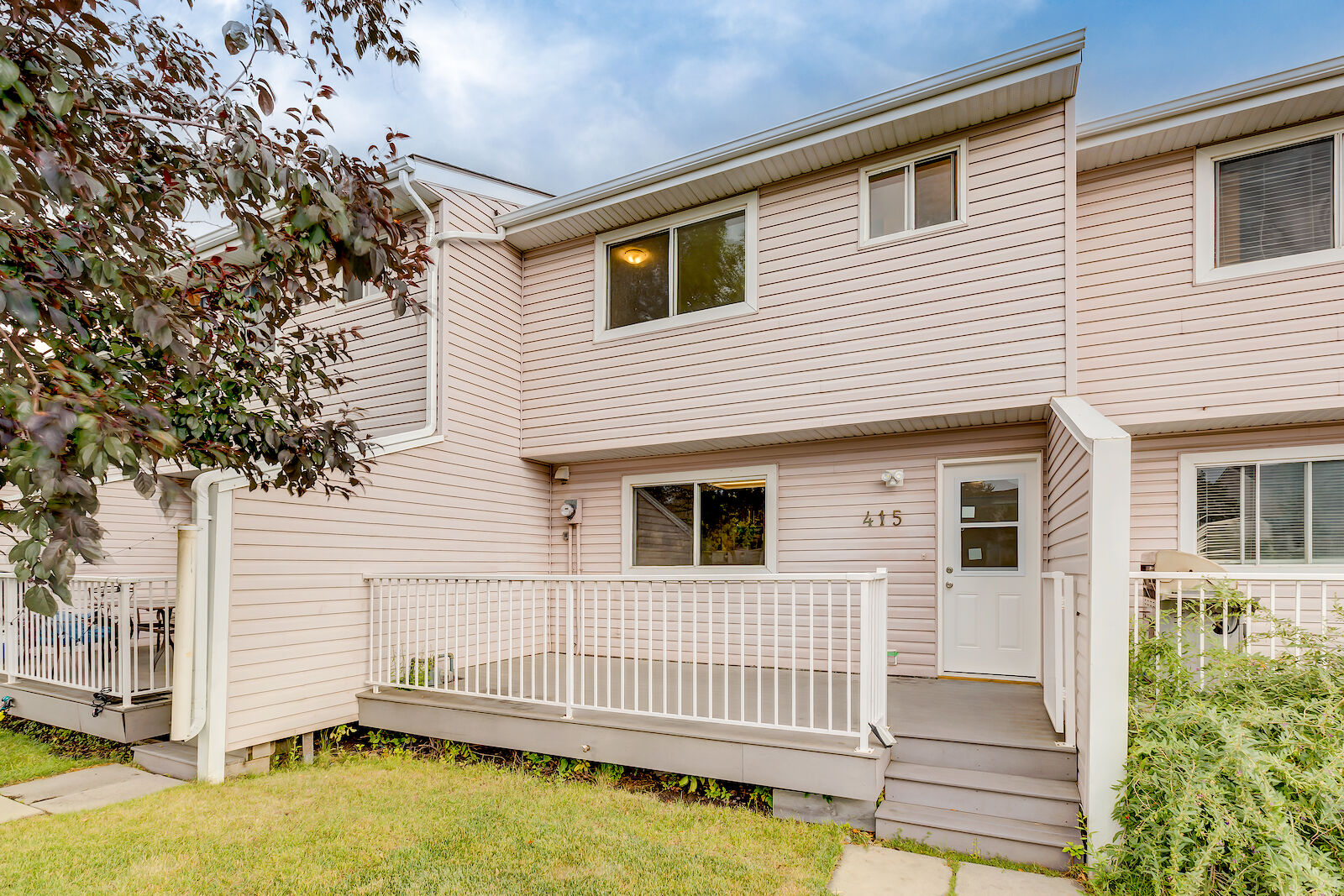 Calgary 3 bedrooms Townhouse for rent. Property photo: 126894-1