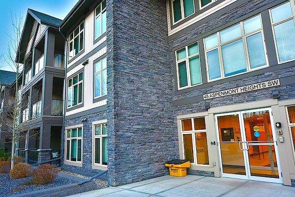 Calgary 2 bedrooms Condo Unit for rent. Property photo: 130460-2