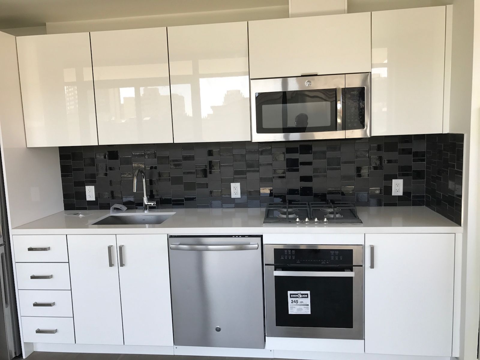 Calgary 2 bedrooms Condo Unit for rent. Property photo: 133274-1