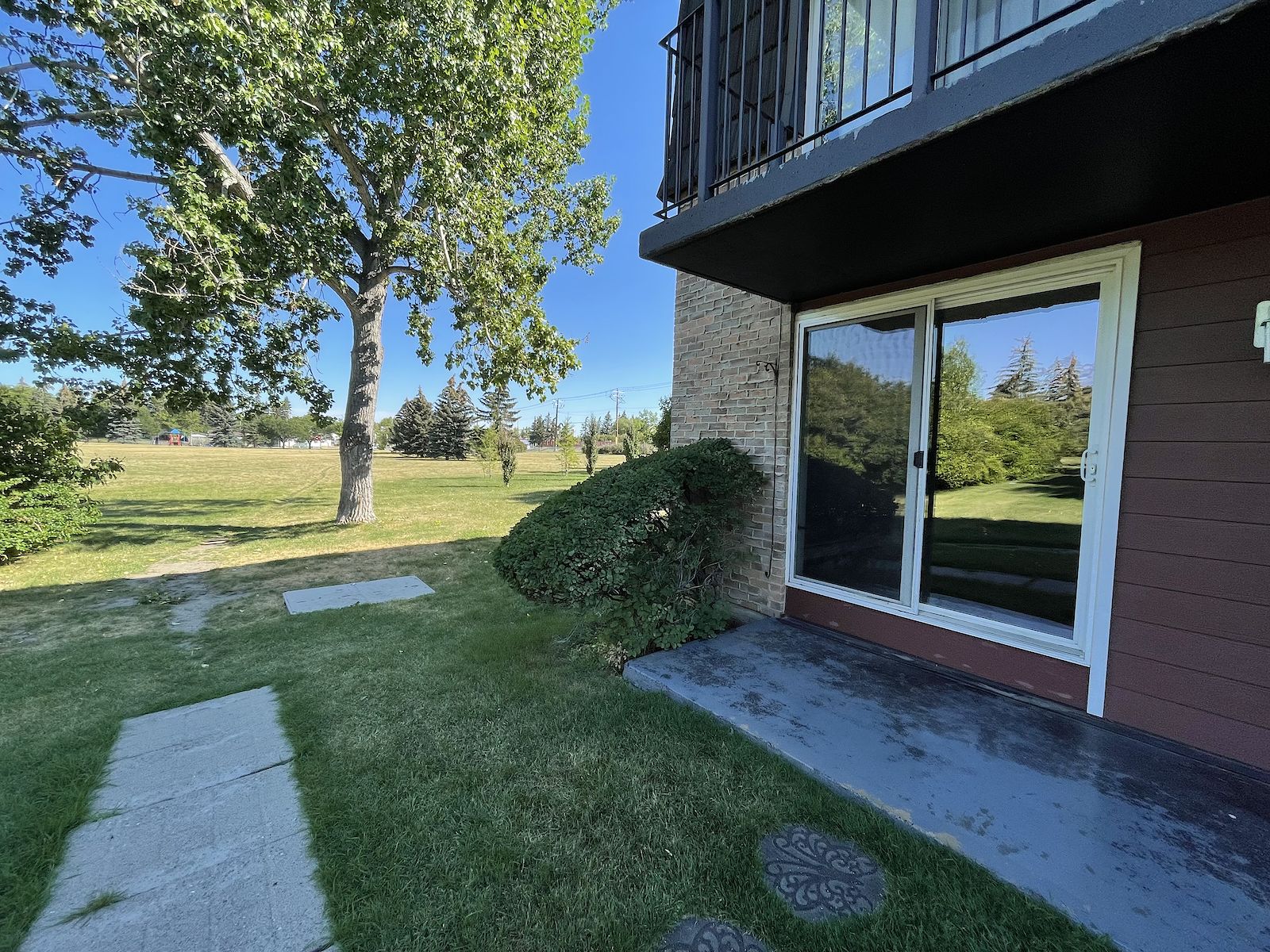 Calgary 2 bedrooms Condo Unit for rent. Property photo: 137126-1