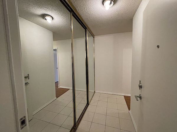 Calgary 2 bedrooms Condo Unit for rent. Property photo: 137126-3