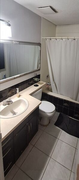 Calgary 3 + Den bedrooms Main Floor for rent. Property photo: 13865-3