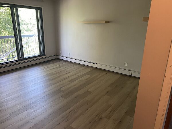 Calgary 1 bedroom Apartment for rent. Property photo: 13944-2