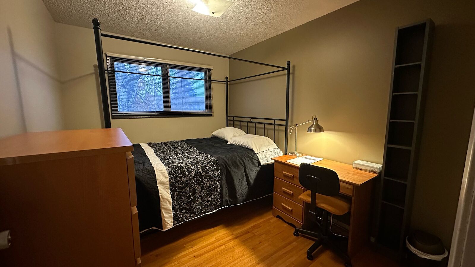 Calgary 1 bedroom Room For Rent for rent. Property photo: 145464-1