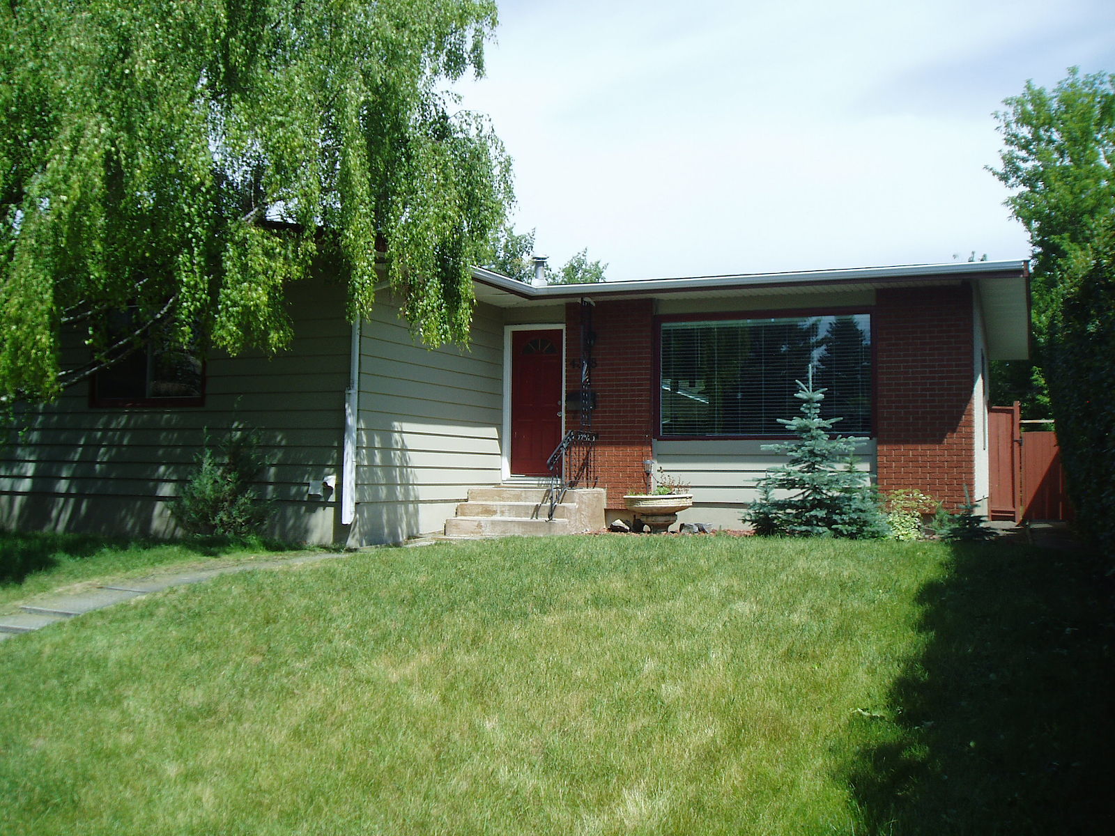 Calgary 5 bedrooms Room For Rent for rent. Property photo: 148244-1