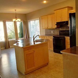 kitchen+nook Calgary 3 + Den bedrooms House for rent. Property photo: 149129-2