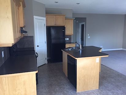 kitchen Calgary 3 + Den bedrooms House for rent. Property photo: 149129-3