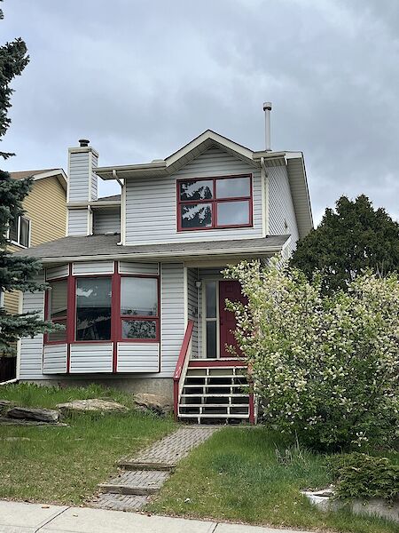 Calgary 3 bedrooms House for rent. Property photo: 15052-2