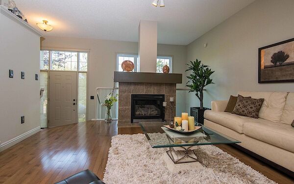 Calgary 3 bedrooms Townhouse for rent. Property photo: 150619-2