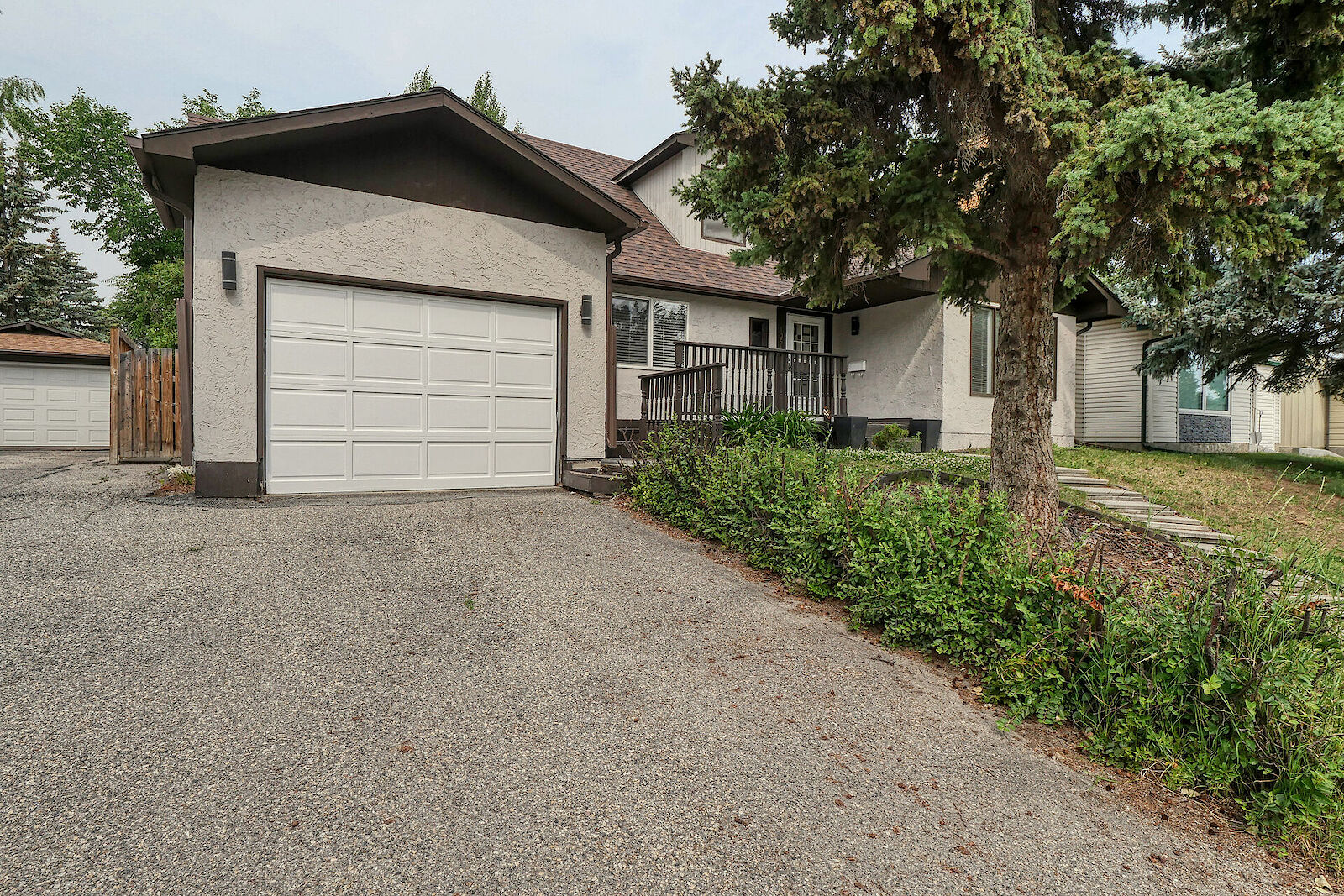 Calgary 4 bedrooms House for rent. Property photo: 16016-1