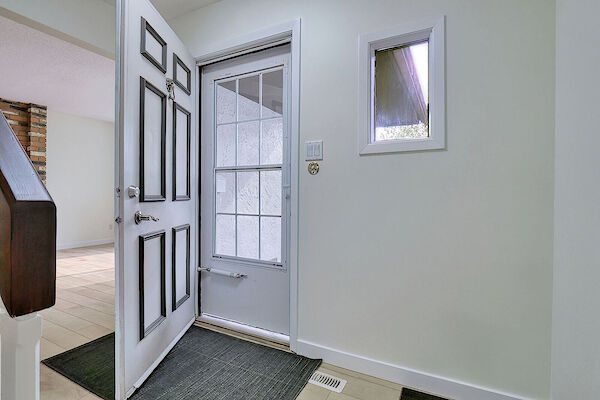 Calgary 4 bedrooms House for rent. Property photo: 16016-2