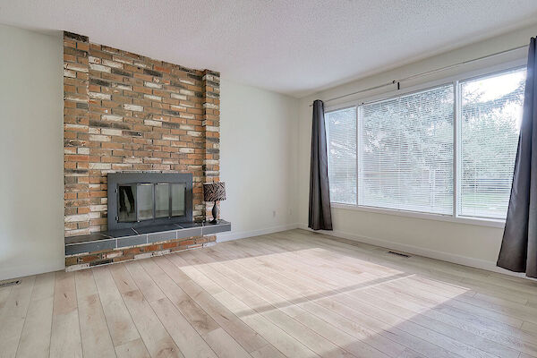 Calgary 4 bedrooms House for rent. Property photo: 16016-3