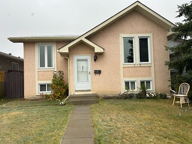 Calgary 5 bedrooms House for rent. Property photo: 24655-1