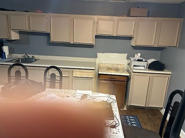 Calgary 5 bedrooms House for rent. Property photo: 24655-2