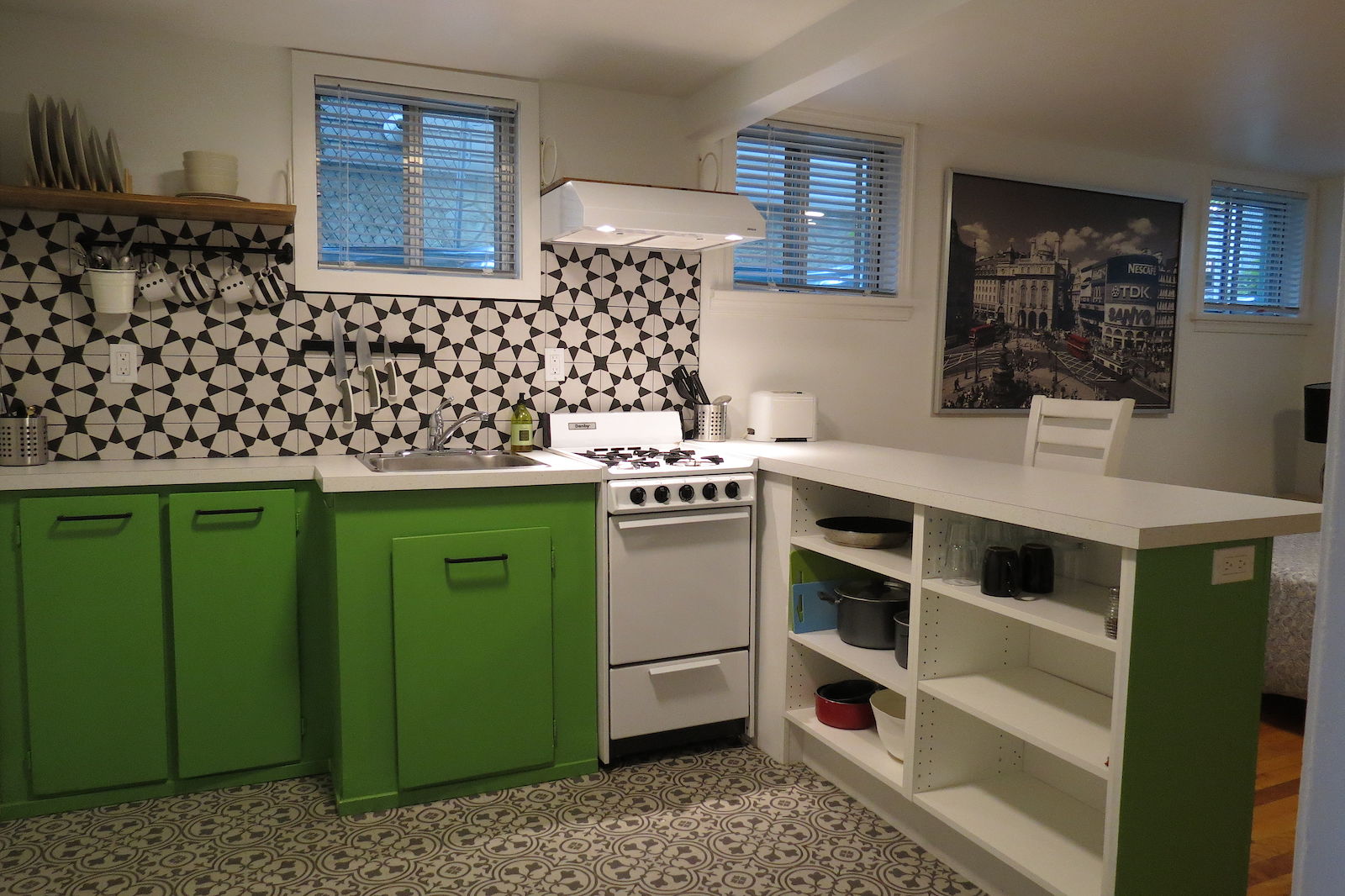 Edmonton studio Basement for rent. Property photo: 250827-1