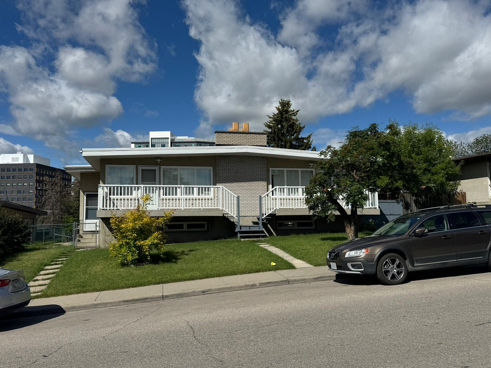 Calgary 2 + Den bedrooms Main Floor for rent. Property photo: 26923-1