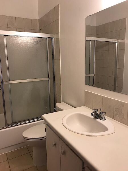Calgary 2 + Den bedrooms Main Floor for rent. Property photo: 26923-3