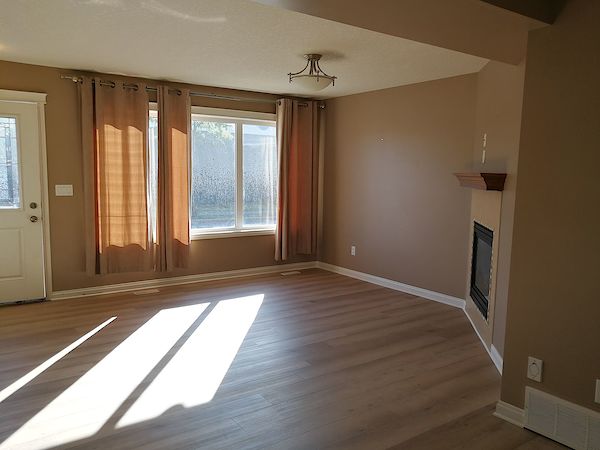 Edmonton 3 bedrooms Townhouse for rent. Property photo: 273737-2