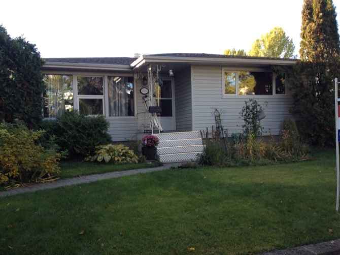 Front+of+House Edmonton 3 bedrooms Main Floor for rent. Property photo: 274416-1