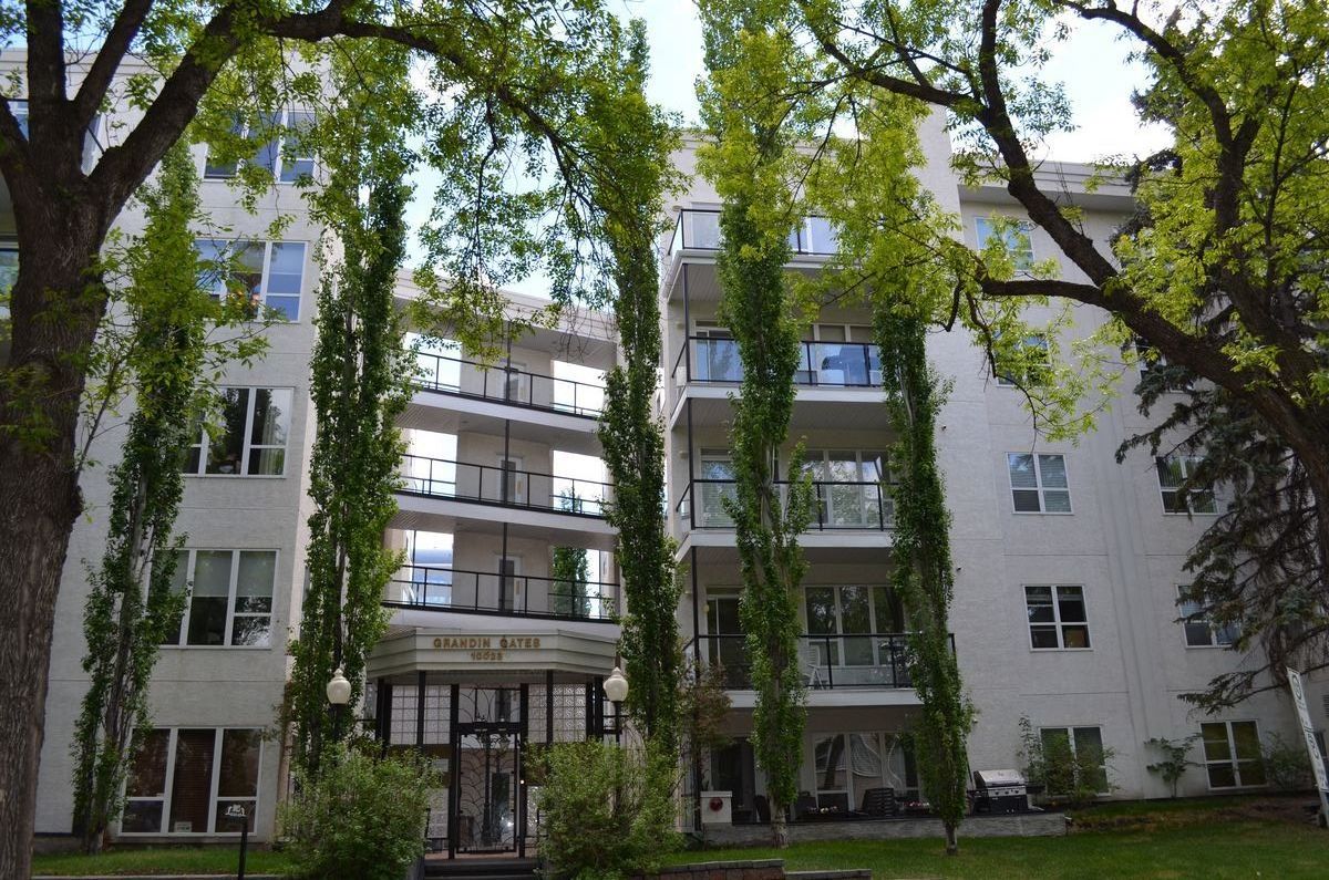 Front+gate Edmonton 2 bedrooms Condo Unit for rent. Property photo: 276185-1