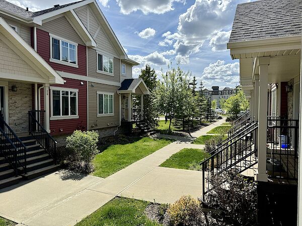 Edmonton 3 bedrooms Townhouse for rent. Property photo: 278193-2